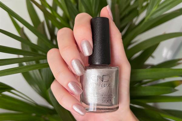 SMALTO CND™ VINYLUX™ DAY TO KINGHT